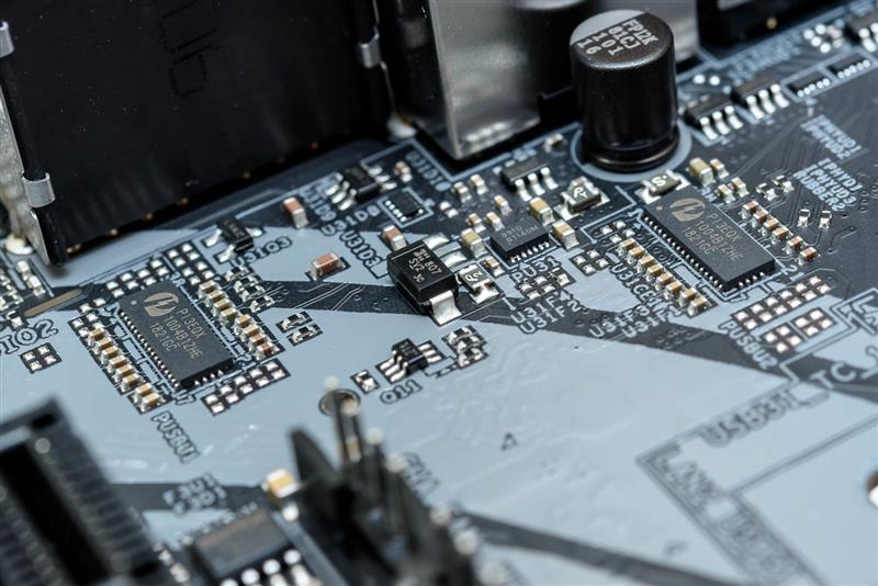 Cut the hyperthreading! Intel i7-9700K in-depth evaluation: drawing R7 is just too expensive.