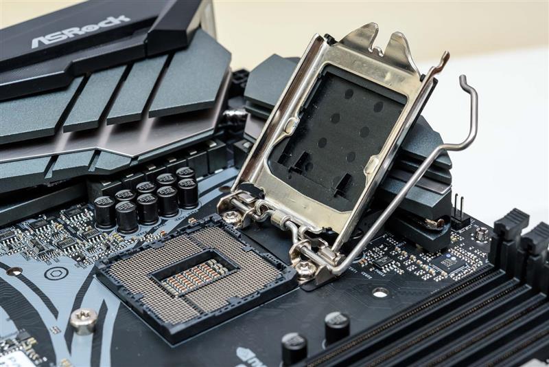 Cut the hyperthreading! Intel i7-9700K in-depth evaluation: drawing R7 is just too expensive.