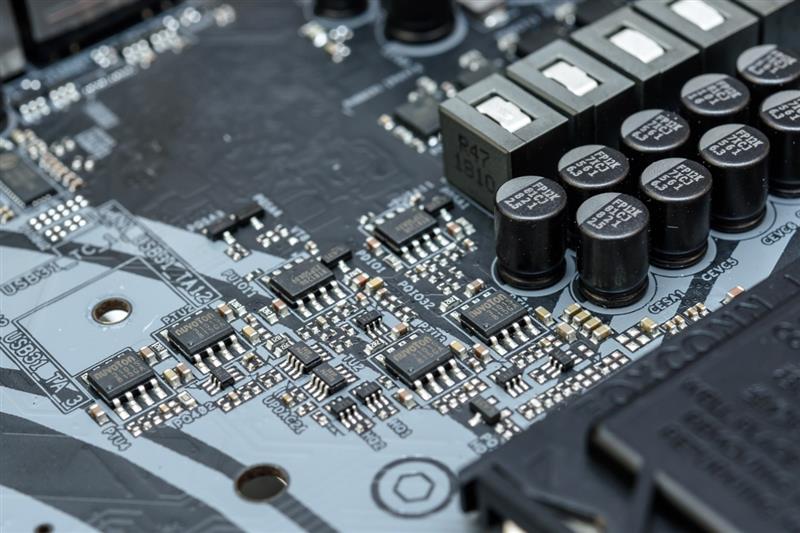 Cut the hyperthreading! Intel i7-9700K in-depth evaluation: drawing R7 is just too expensive.
